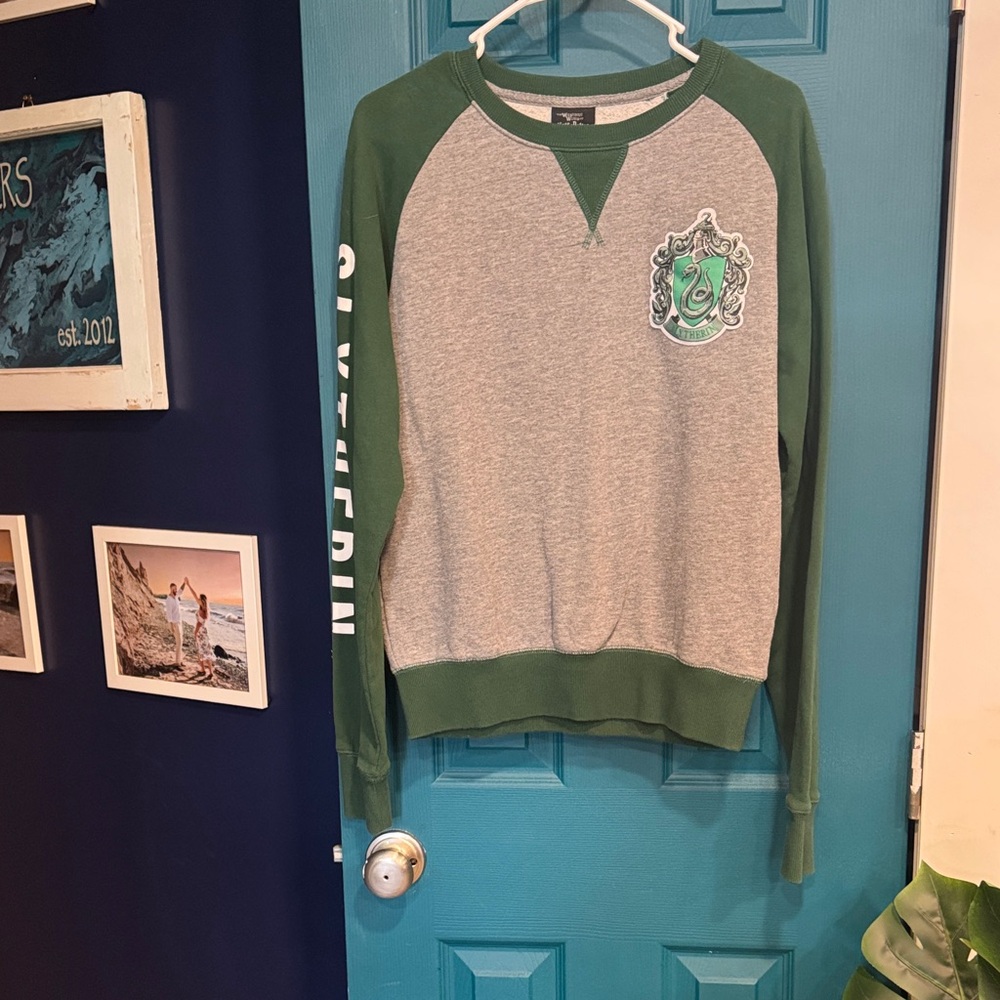 Universal Studio’s Harry Potter Slytherin embroidered crew neck - S